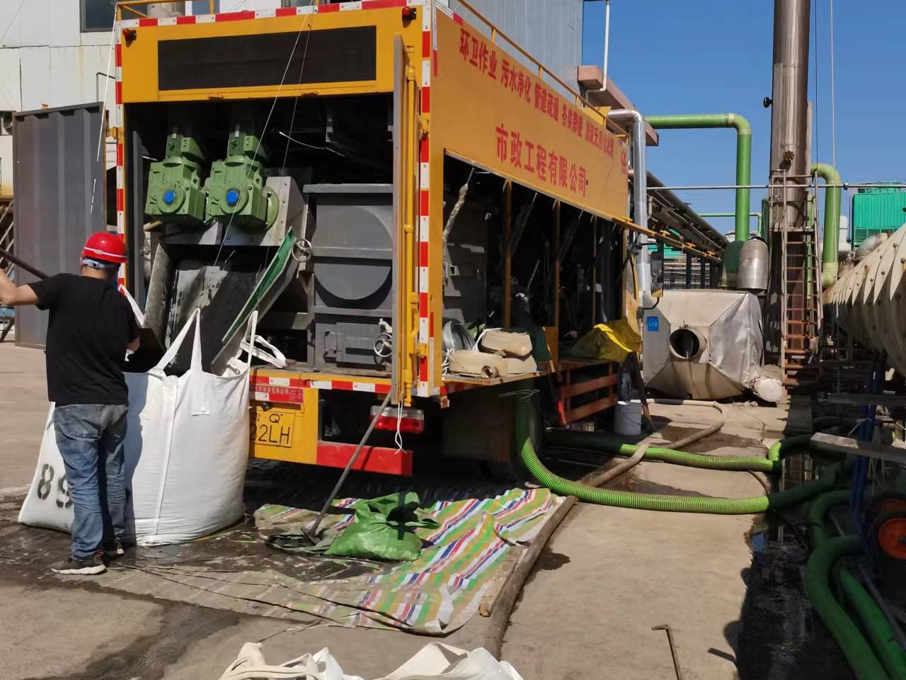 龙江镇淤泥压干处理